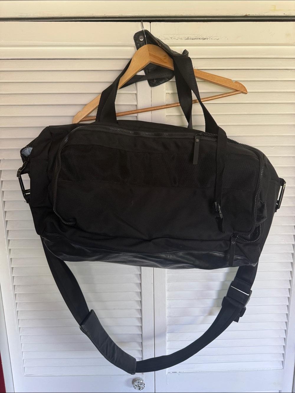 lululemon athletica Black Men's Duffel Bag with Shoulder Strap